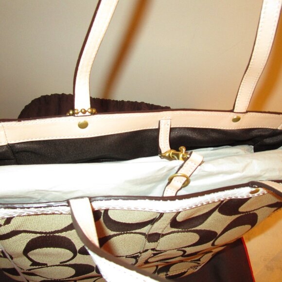 Coach BO6S-8626 Graphic/White Tote - Picture 5 of 11